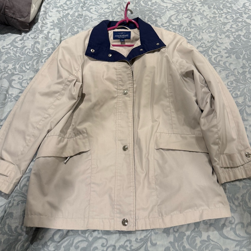Mackintosh New England Women's Classic Tan Trench Coat with Navy Collar